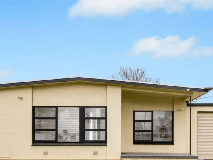 8 Shearer Crescent