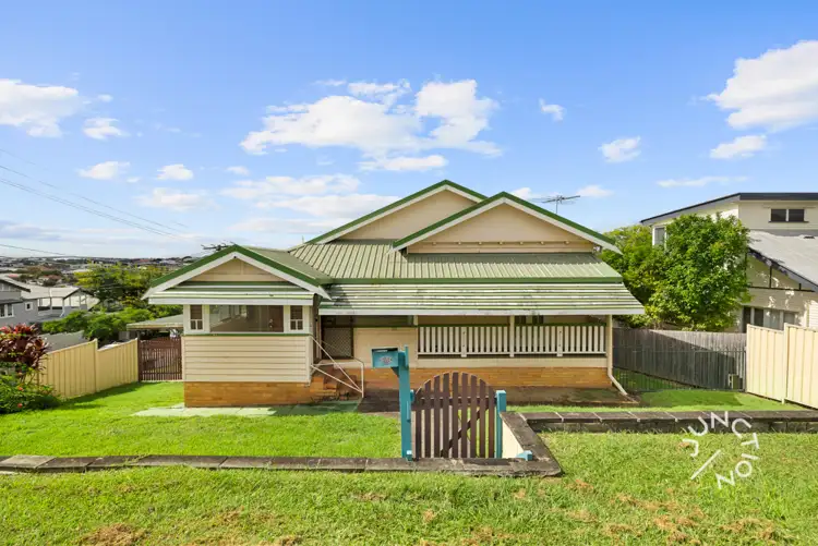 85 Dover Street, Hawthorne QLD 4171