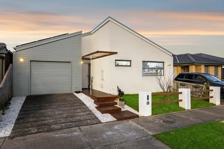 24 Maywood Street, Pakenham VIC 3810