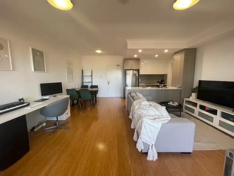2 Rowe Avenue