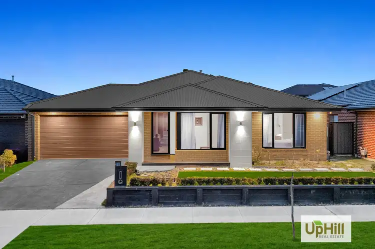 28 Bellhaven Circuit, Clyde North VIC 3978