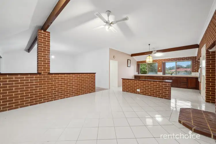 10 Marshwood Retreat