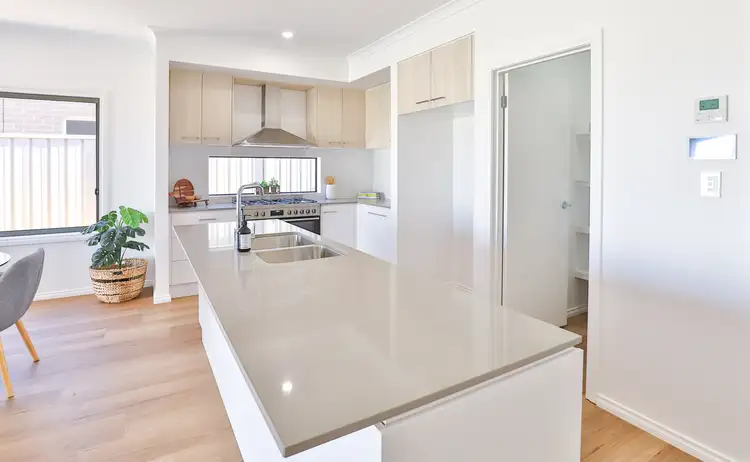 Sixth view of Homely house listing, 10 Luckymack Way, Mildura VIC 3500