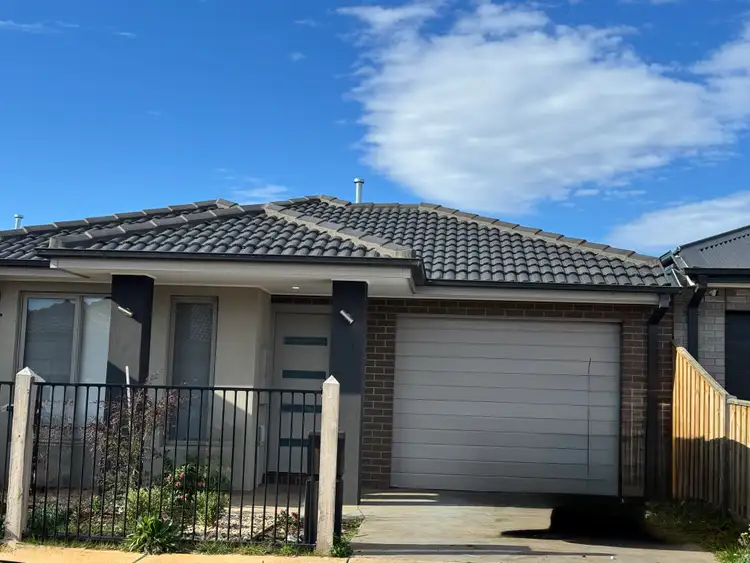 9 Delhi Grove, Rockbank VIC 3335