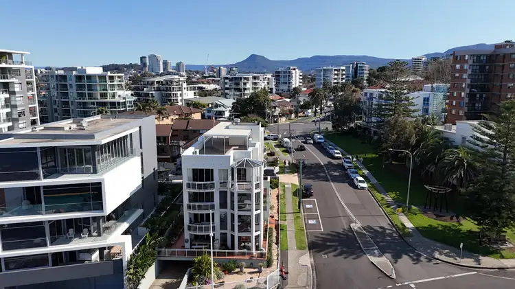 Third view of Homely apartment listing, 3/66 Cliff Road, Wollongong NSW 2500
