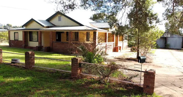 13 Henry Lawson Way