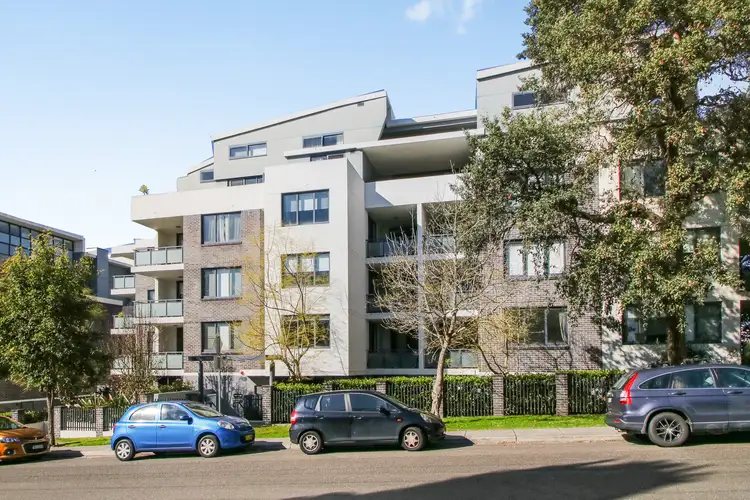 2 Bouvardia Street
