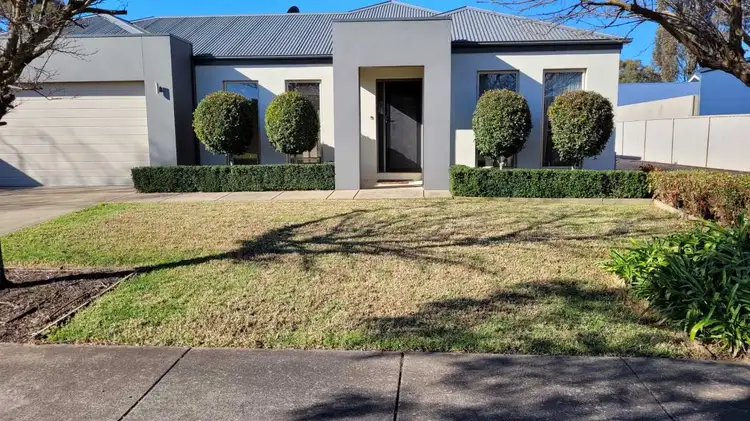 22 Menzies Crescent