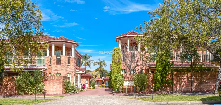 6/128 Wangee Road, Greenacre NSW 2190