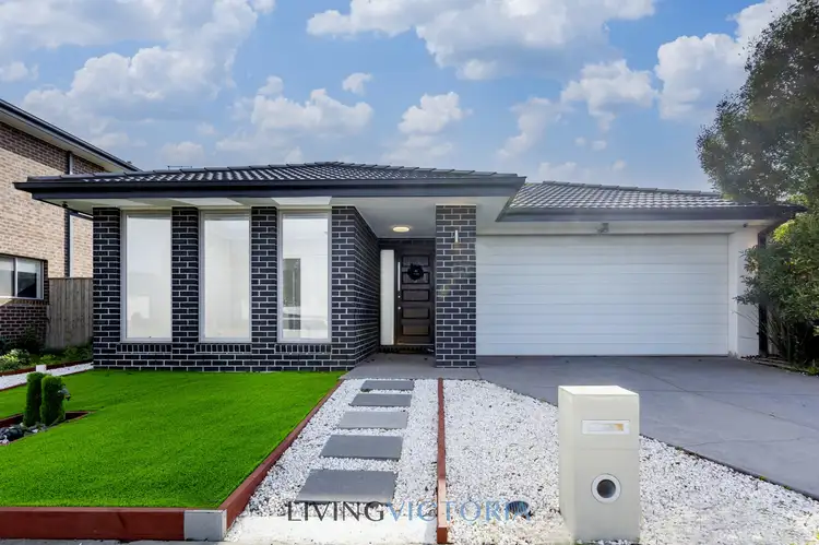 19 Woolshed Drive, Truganina VIC 3029