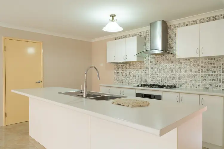 30 Ravensfield Rd, Baldivis WA 6171