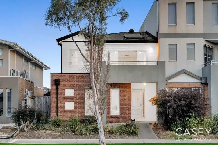 2/10 Mickleham Drive, Cranbourne North VIC 3977