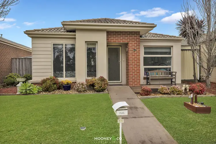 25 Brolin Terrace, Cranbourne North VIC 3977