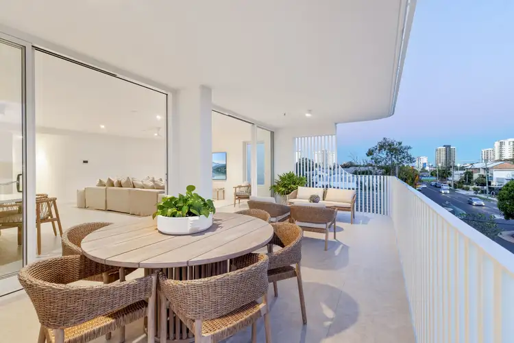 2/60 Memorial Avenue, Maroochydore QLD 4558