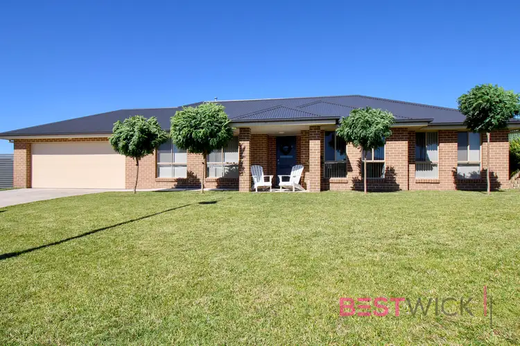 2 Cobb Avenue, Llanarth NSW 2795