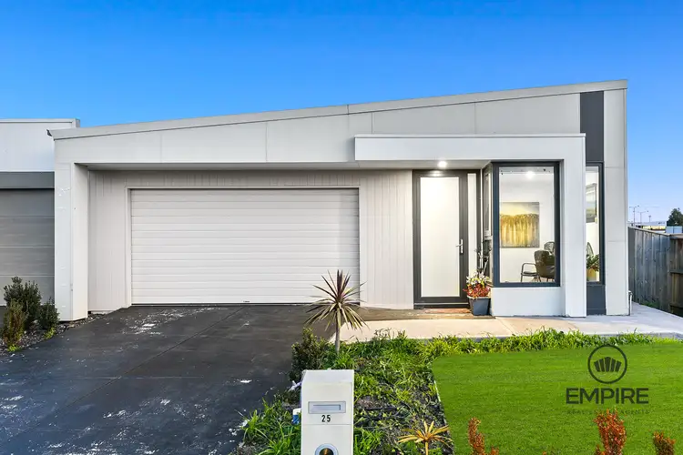 25 Freiberger Grove, Clyde North VIC 3978