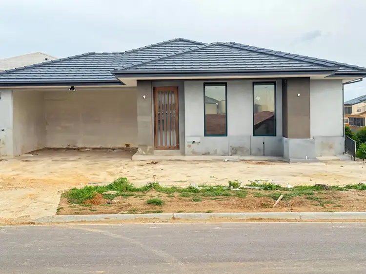 30 Gippsland Avenue, Clyde North VIC 3978