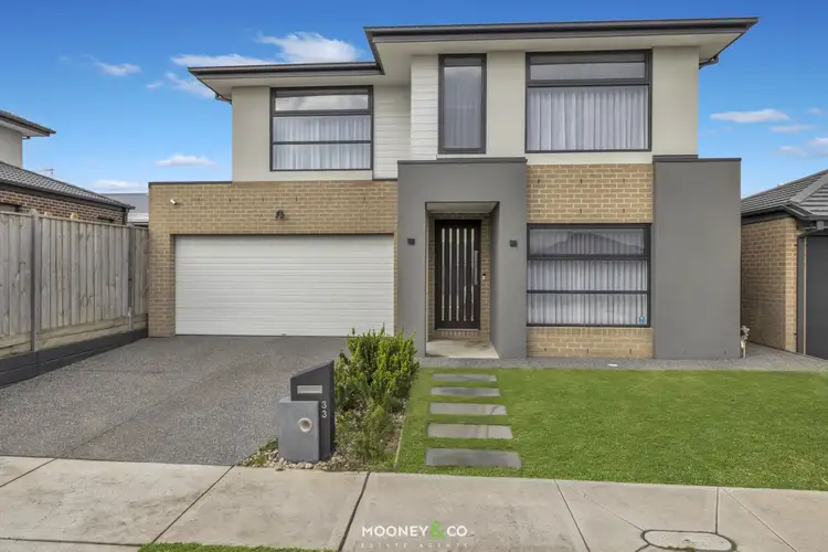 33 Limandus Crescent, Cranbourne South VIC 3977