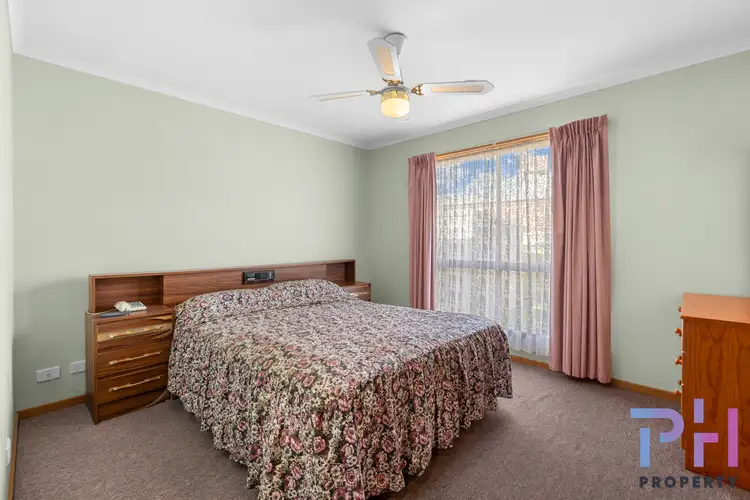 Sixth view of Homely house listing, 10 Odea Crescent, Kangaroo Flat VIC 3555