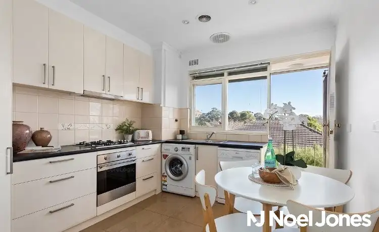 Fourth view of Homely apartment listing, 5/37 Narrak Road, Balwyn VIC 3103