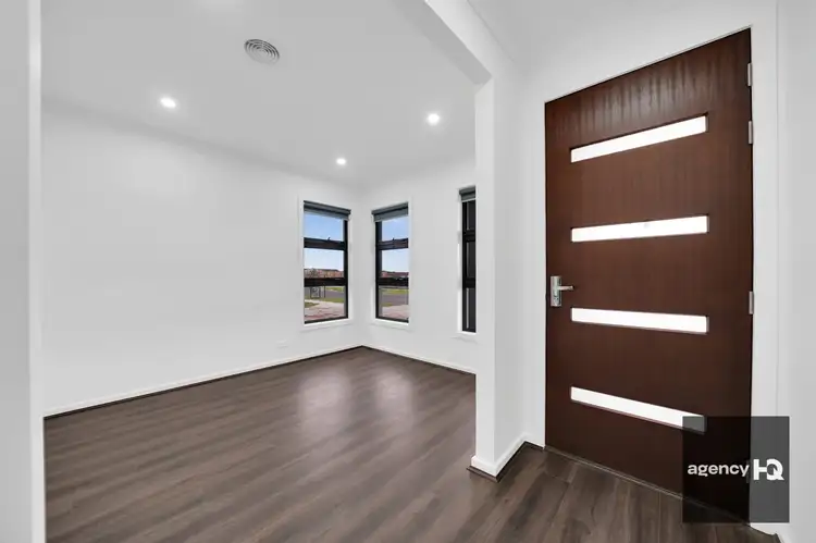 16 EARLVILLE STREET, Manor Lakes VIC 3024