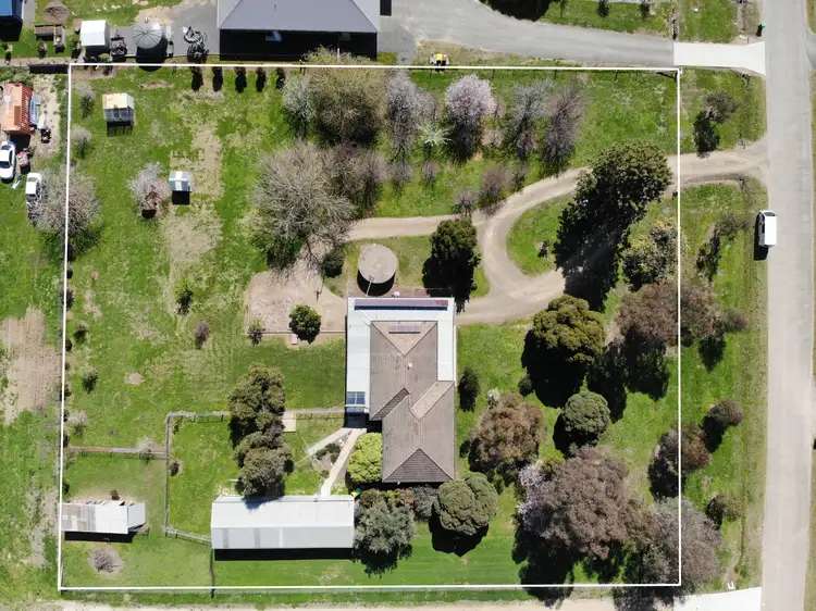 17 ELY STREET, Oxley VIC 3678