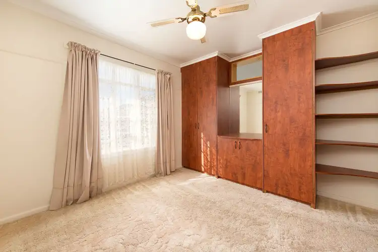 Fifth view of Homely house listing, 2 TOWONG STREET, Tallangatta VIC 3700