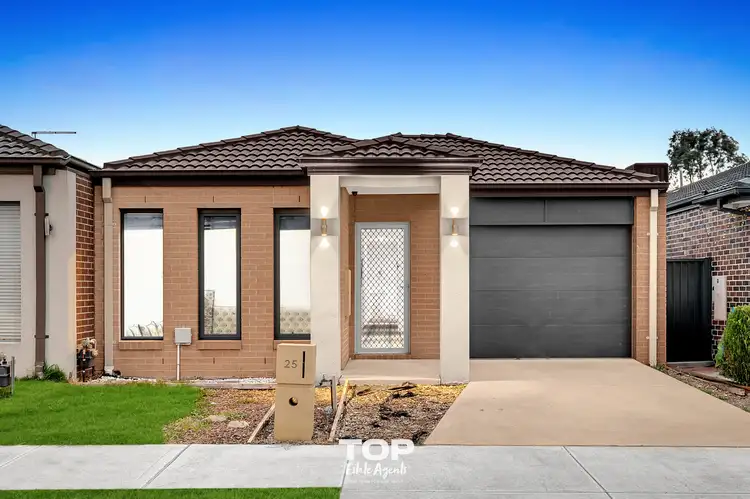 25 Marrone boulevard, Cranbourne East VIC 3977
