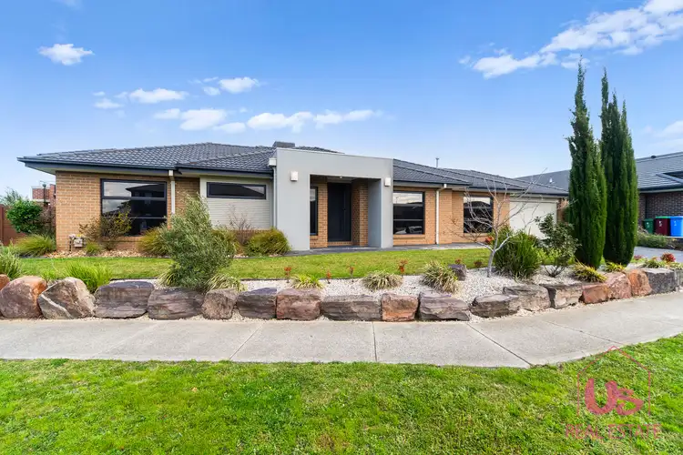 33 Reflections Boulevard, Clyde North VIC 3978