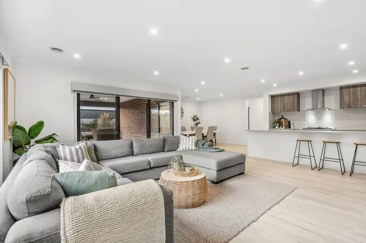 198 Warralily Boulevard, Armstrong Creek VIC 3217