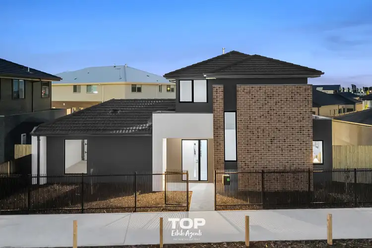 13 Gobelins Walk, Clyde North VIC 3978