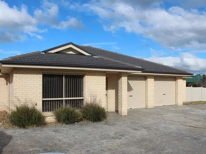 Main view of Homely townhouse listing, 1/392 Tarakan Avenue, North Albury NSW 2640