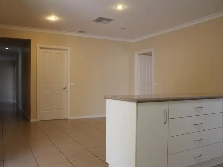 Fifth view of Homely townhouse listing, 1/392 Tarakan Avenue, North Albury NSW 2640