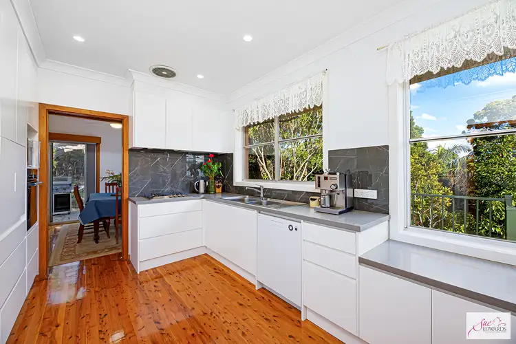 16 KING STREET, Mount Kuring-Gai NSW 2080
