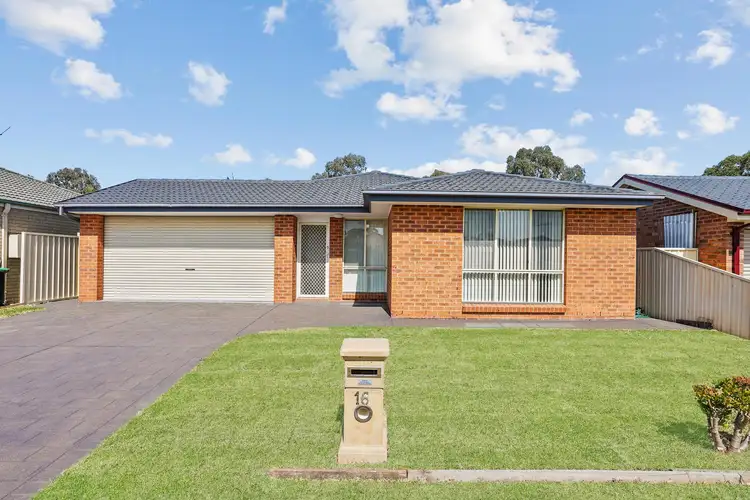 16 Coonabarabran Crescent, Hoxton Park NSW 2171