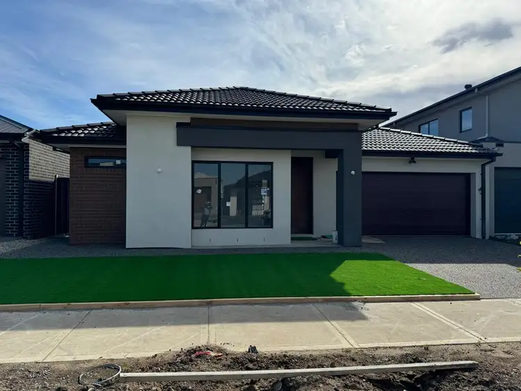 26 Thicket Loop, Clyde North VIC 3978