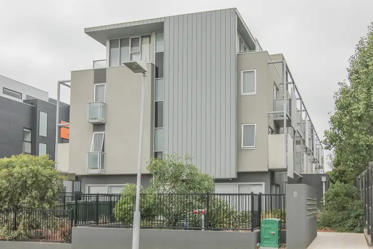 8 Bruce Street
