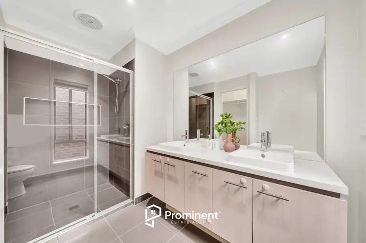 Fourth view of Homely house listing, 5 Ogilvie Court, Cranbourne East VIC 3977