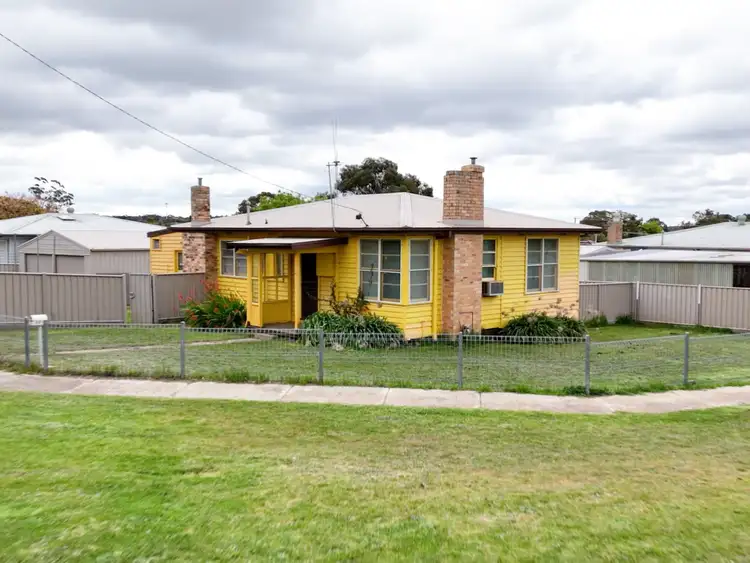 12 Woolcock Avenue, Kangaroo Flat VIC 3555