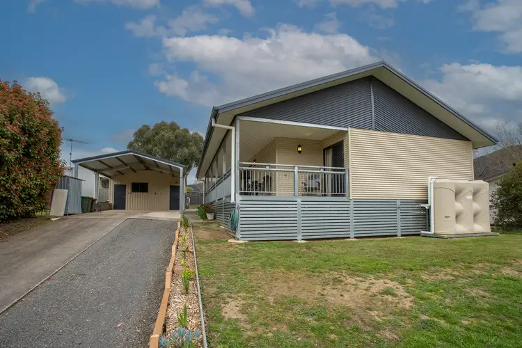 8 TOKES CRESCENT, Dartmouth VIC 3701