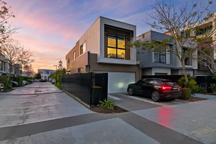 5114 Harbourview Drive