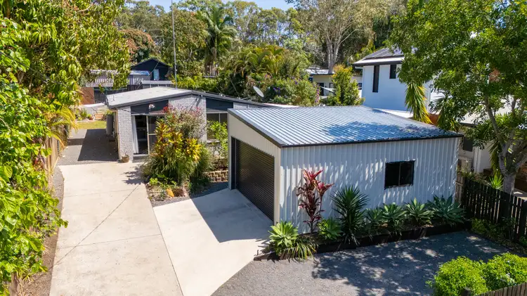 12 Pines Avenue