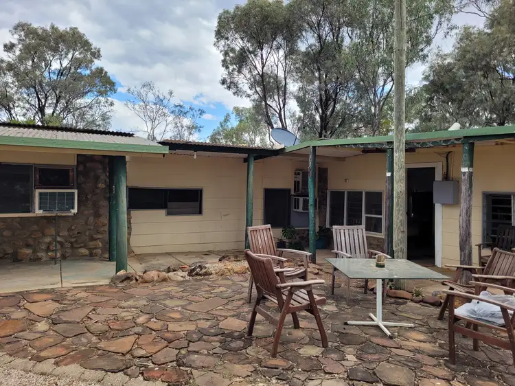 37 JIMS RETRT, Sapphire Central QLD 4702