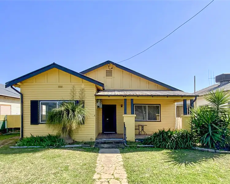 6 Renfree Street, Forbes NSW 2871