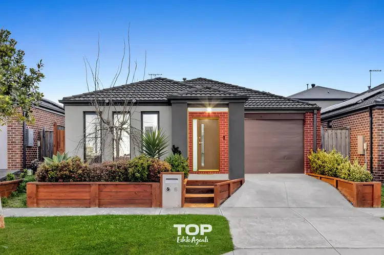 6 Barcelona Avenue, Clyde North VIC 3978