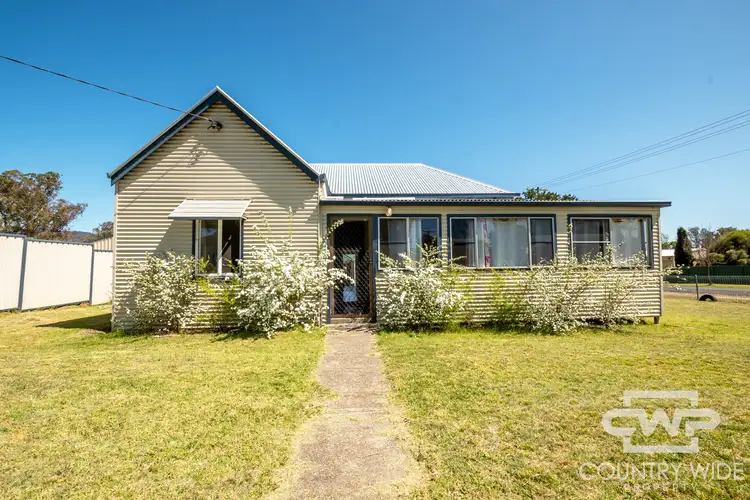 52 Logan Street, Tenterfield NSW 2372