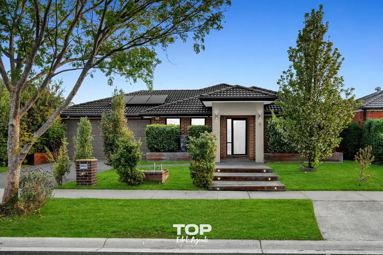 5 Aquitane Drive, Cranbourne East VIC 3977