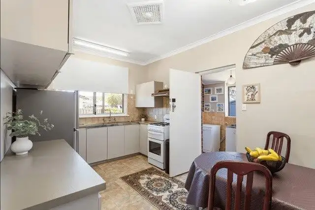 Fifth view of Homely house listing, 7 Kelly St, Cloverdale WA 6105