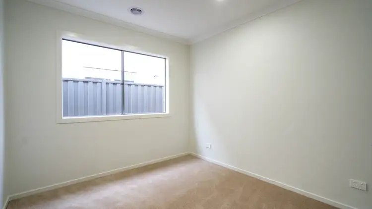 Fifth view of Homely house listing, 29 Saltaire Drive, Strathtulloh VIC 3338