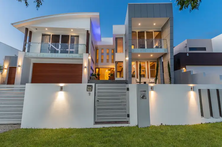 19 Nelson Place, Carindale QLD 4152